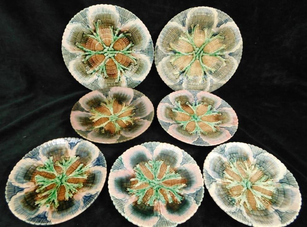 Vintage Etruscan Majolica - Plates - 2-8.25" - 2-7" - 3-6.25" - 7 Pieces (1 of 10)