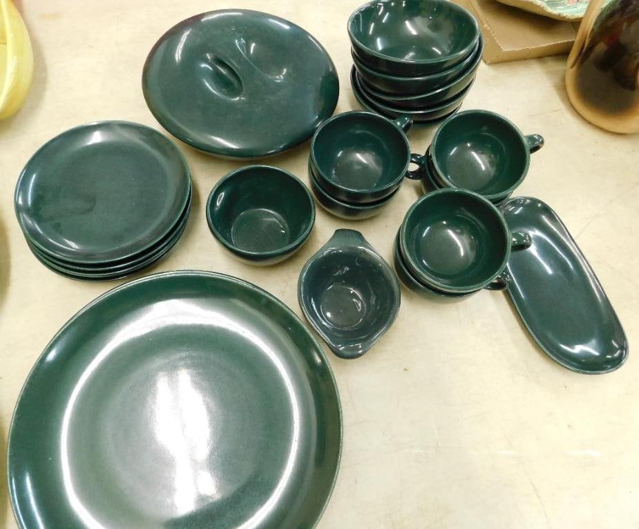 Russel Wright - Iroquois - MCM - 24 Piece Hunter Green Plateware Set (1 of 12)