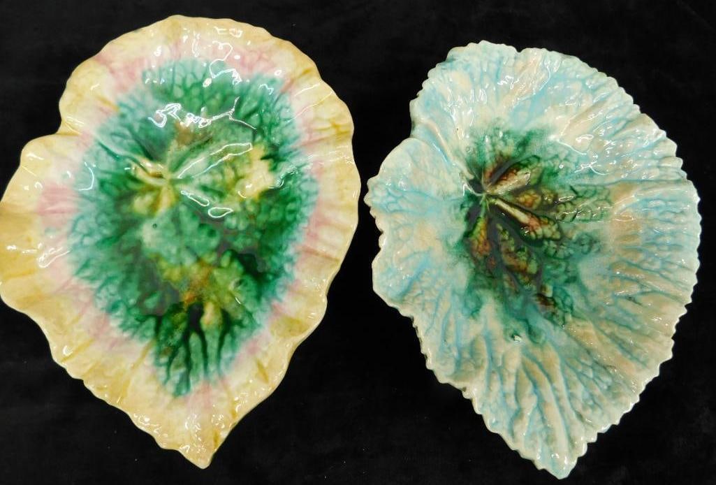 Vintage Pair of Leaf Shaped Majolica Plates - 9" x 6.5" (1 of 15)