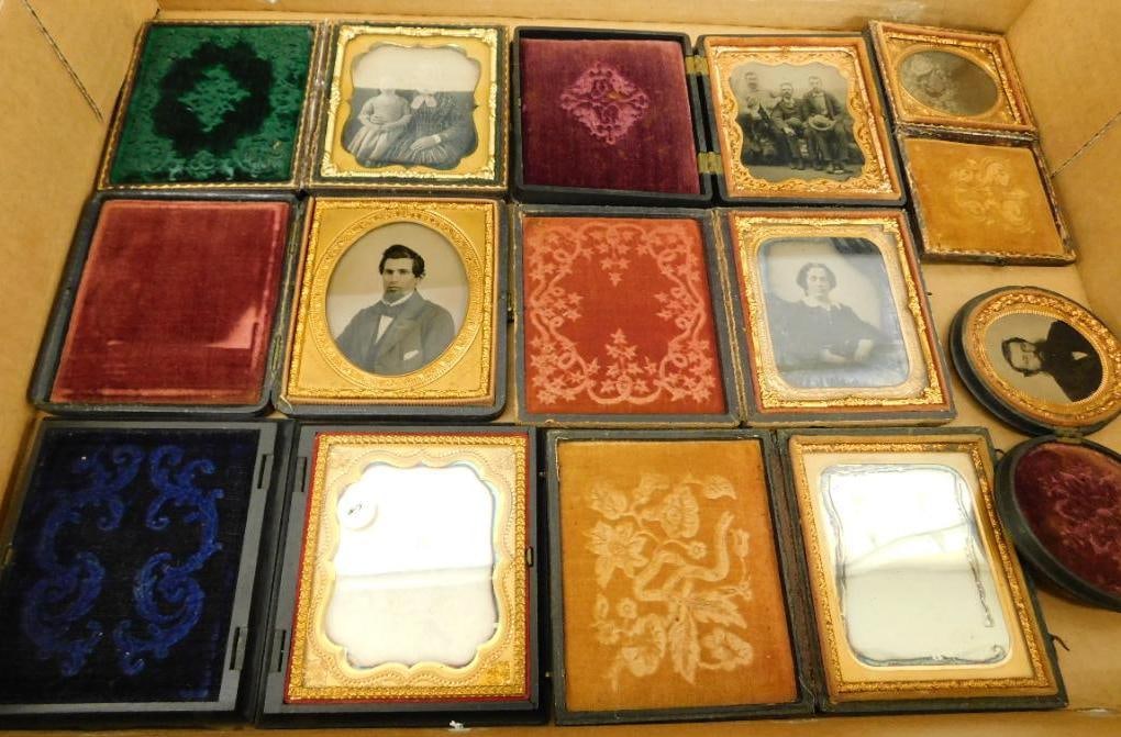 Box Lot With 8 Daguerreotype - Tin Types and Others (1 of 11)