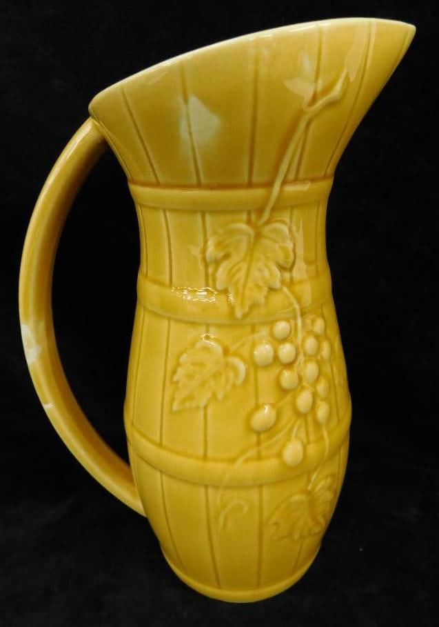 Sarreguemines French Majolica Yellow Grape Pitcher - 9.25" x 6" x 4.25" (1 of 7)