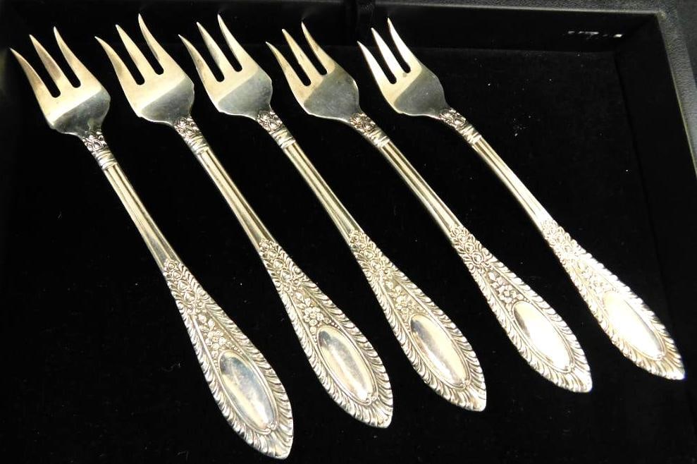 Sterling Silver - 5 Matching Specialty Forks - 98 Grams (1 of 9)