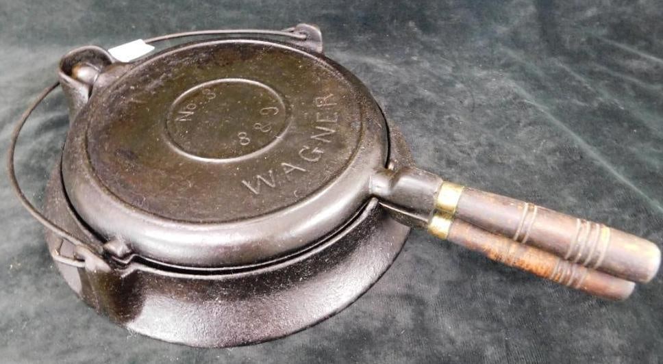 Vintage Wagner No. 8 Cast Iron Wood Stove Top Waffle Maker - Complete (1 of 8)