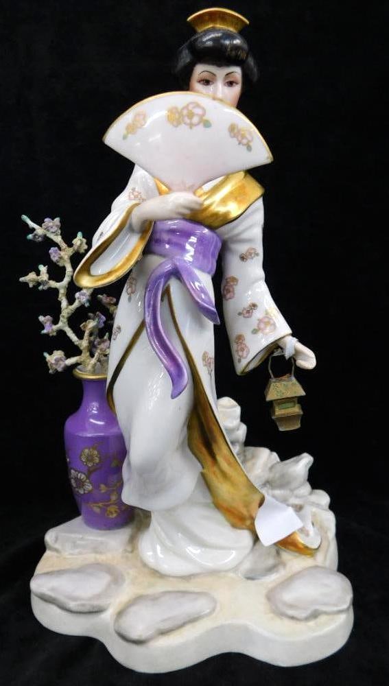 Franklin Mint - Fine Porcelain - Manabu Saito - "Michiko - Princess of The Plum Blossoms": 11" Tall - See Photos For Condition and Details