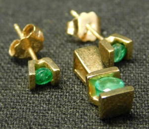 10K Yellow Gold - Emerald Pierced Earrings and Pendant - 1.7 Grams TW