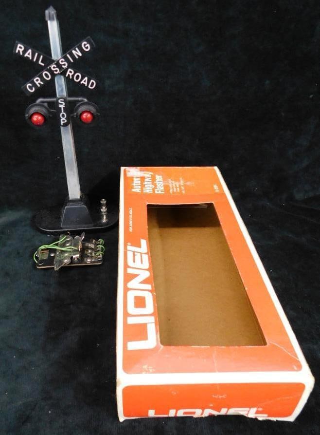 Lionel Model Trains - 0 Gauge - #6-2154 - Automatic Highway Flasher - Original Box (1 of 6)
