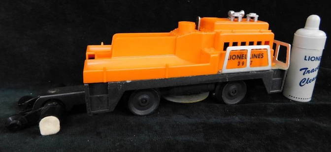 Lionel Model Trains - 0 Gauge - #3927 - Track Cleaning Car - Original Box: See Photos for Details and Condition