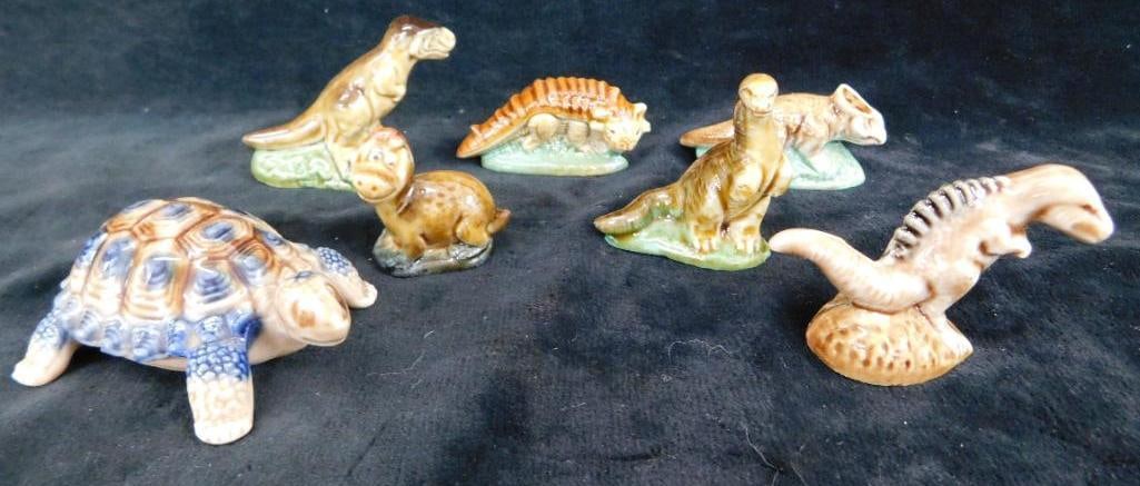 Wade Whimsies - Tray Lot with 7 Dinosaurs: See Photos for Details and Condition