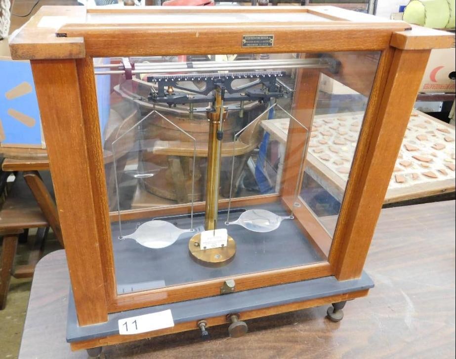 Seederer-Kohlvusch Inc. Science Precision Scale - 18" x 17" x 10": See Photos for Details and Condition
