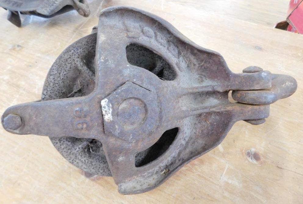 Vintage Young Cast Iron Pulley - 14" x 8" x 6" (1 of 9)