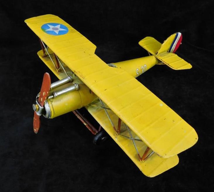 Modern All Metal Painted Model Single Engine Plane - 4.5" x 12"x 11.5" (1 of 10)