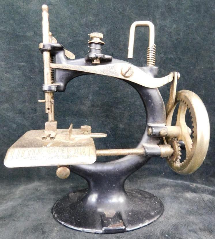 All Metal Childs "Little Comfort" Mini Sewing Machine - Crank - 7.25" x 7" x 2.5" (1 of 8)