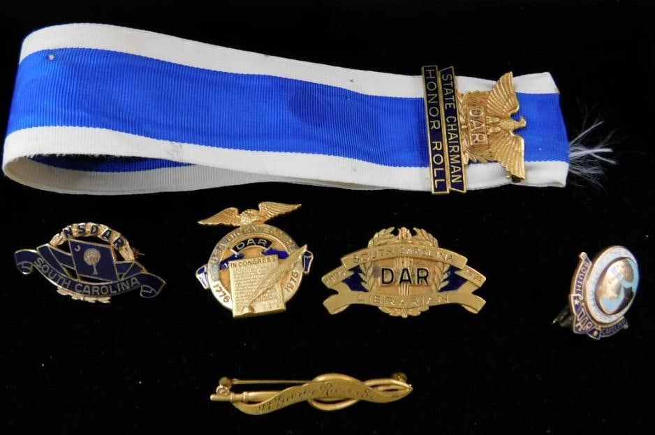 Tray Lot of Gold Filled "Daughters of the Revolution" DAR Pins (1 of 9)