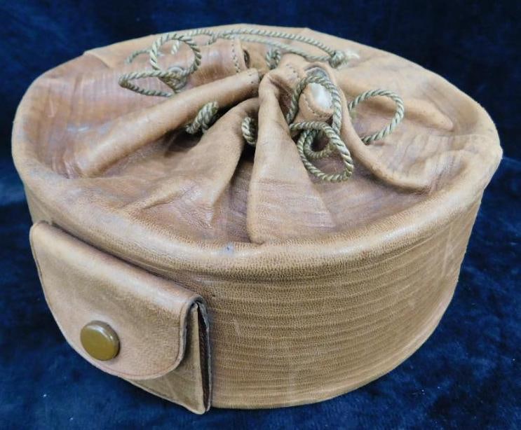 Victorian Leather Collar Box with Collars - 3" x 7" (1 of 8)