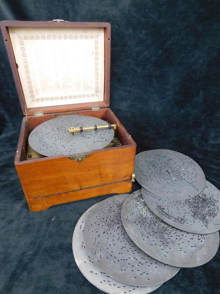 Vintage Regina Music Box with 5 Discs - 7" x 9.5"x 8.5" (1 of 11)
