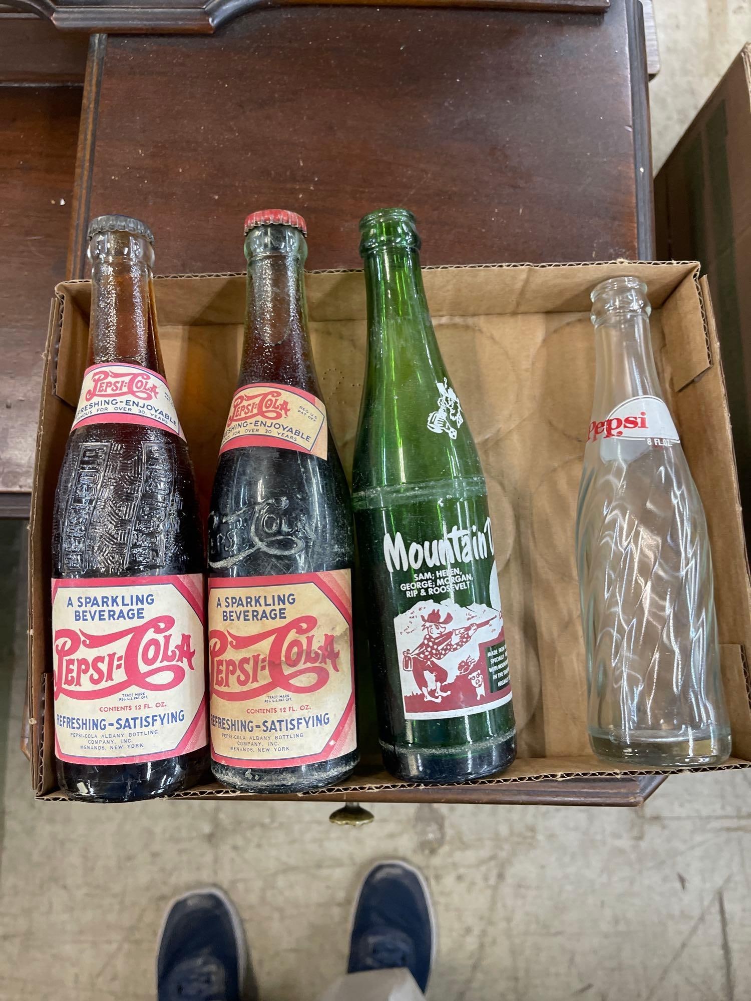 4 Pop Bottles 1 Pepsi Misprint: 4 Pop Bottles 1 Pepsi Misprint 