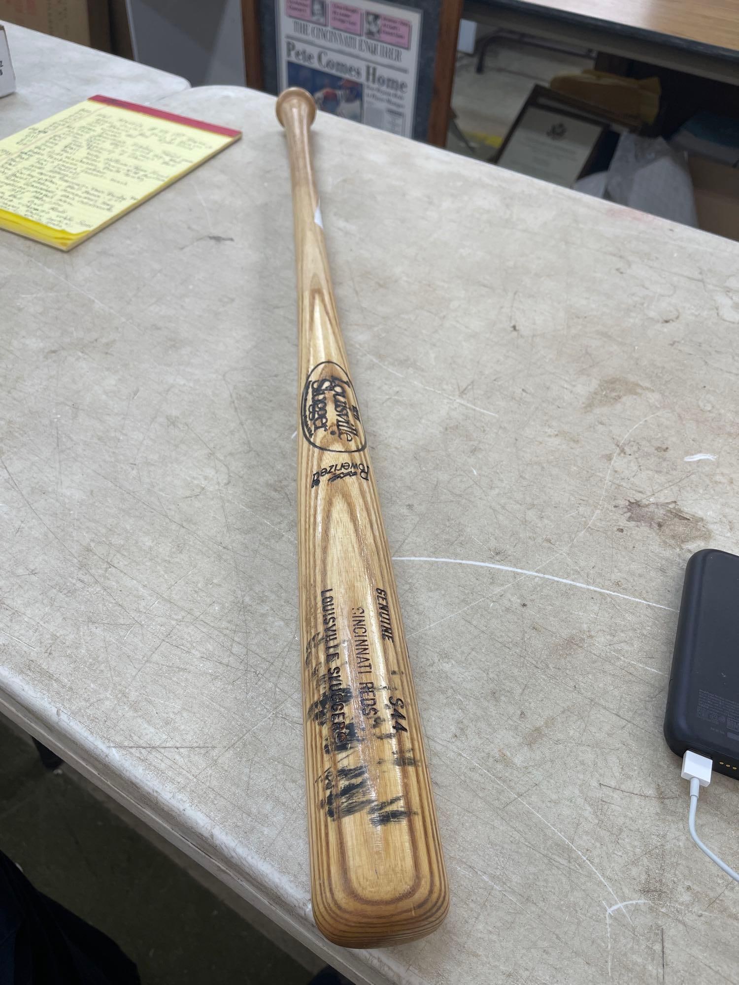 Louisville Slugger Autographed by Hal Morris #23 1st Base: 34 