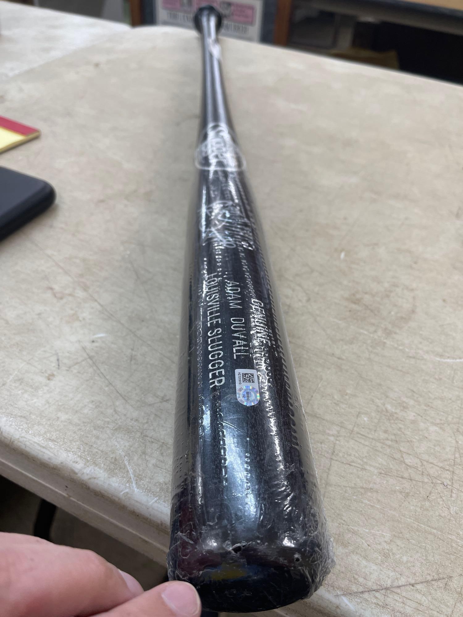 Louisville Slugger Autographed by Adam Duvall: 33.5 