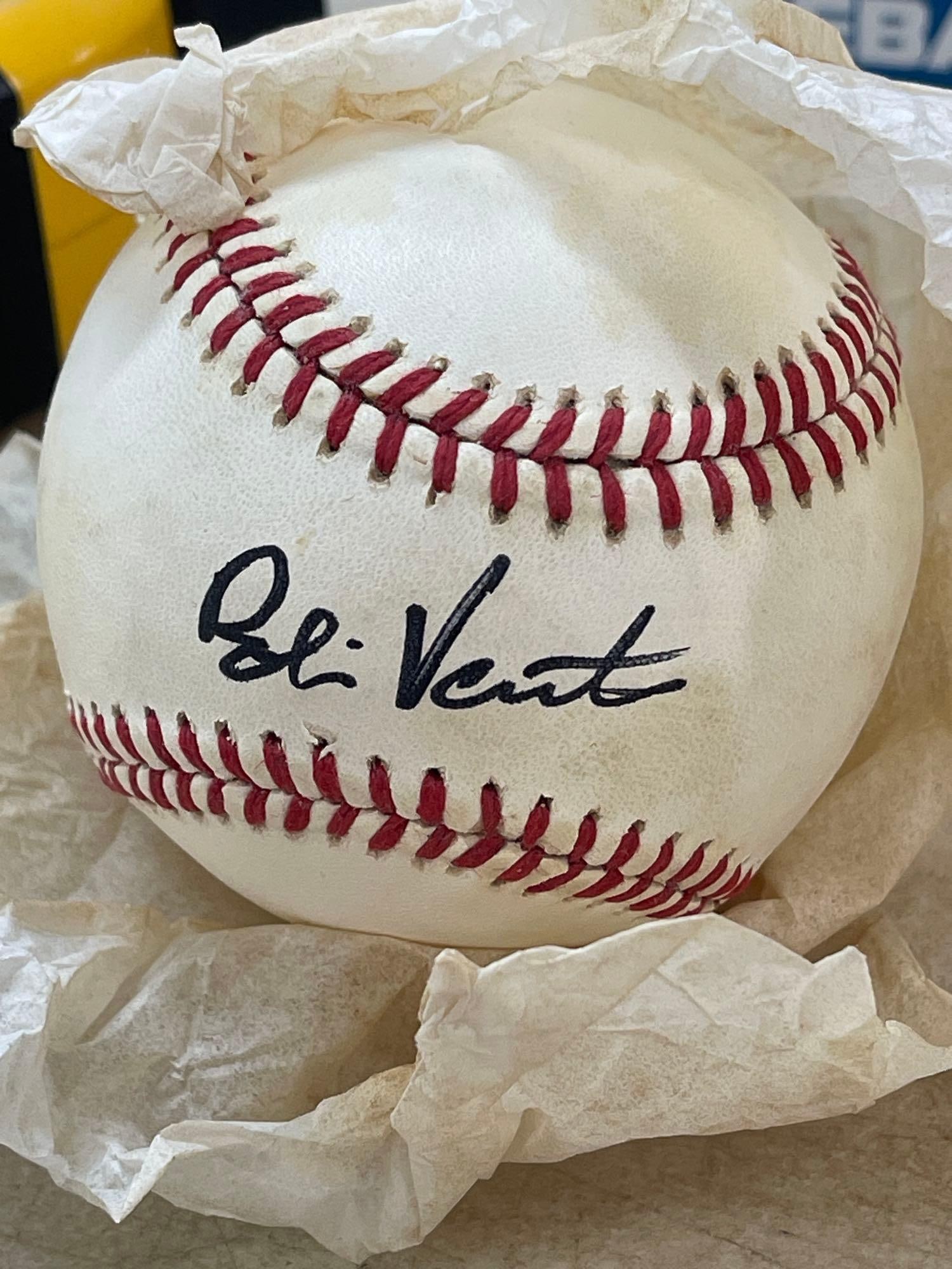 Chicago White Sox Robin Ventura Autographed Baseball: As Pictured 