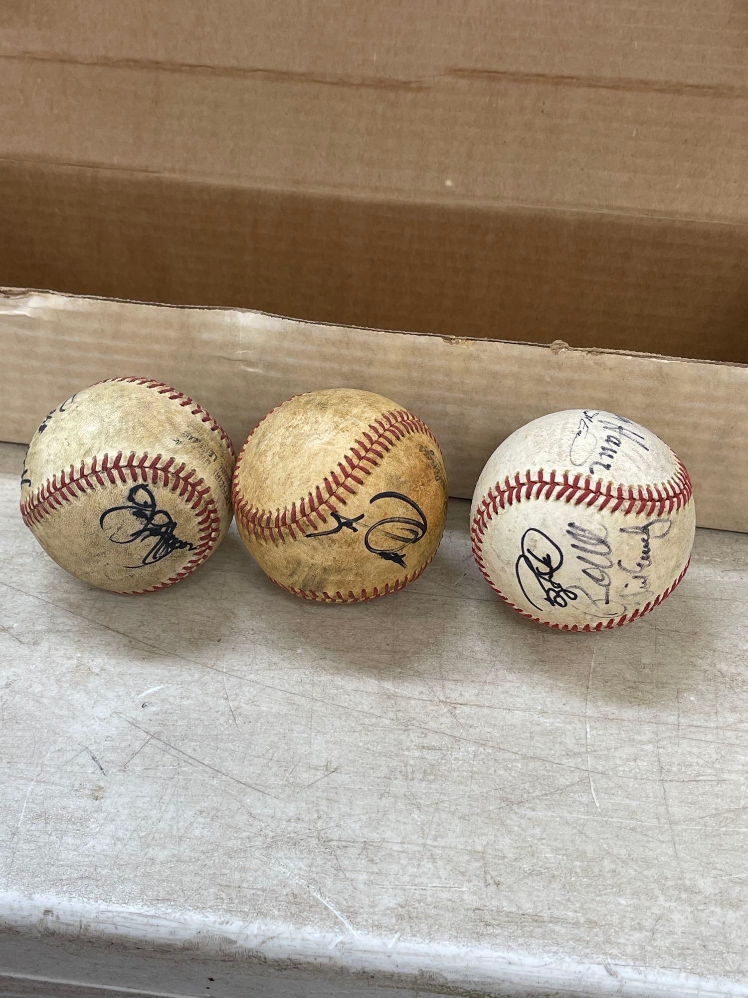 3 Autographed Baseballs Barry Larkin Paul Oneil Ron Renki Chris Sabo: As Pictured 