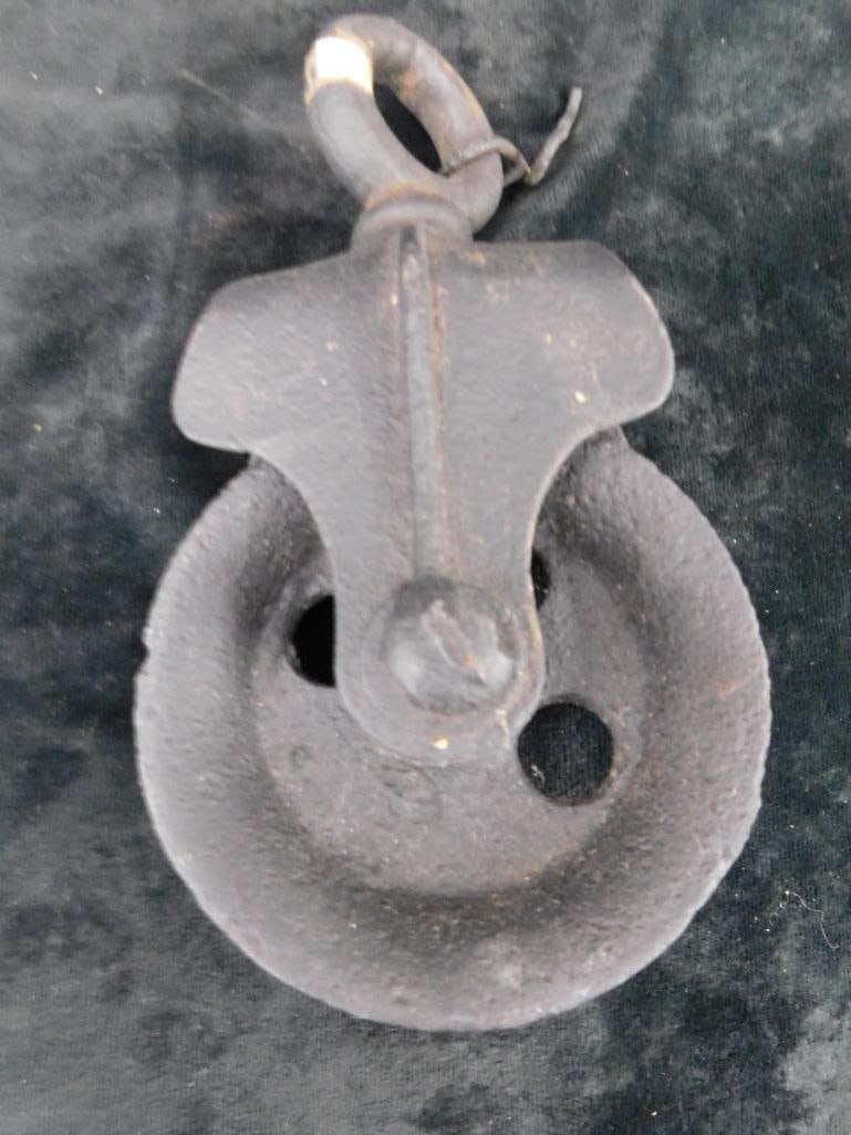 Cast Iron Pulley - 9.25" x 5" x 3.5" - 7