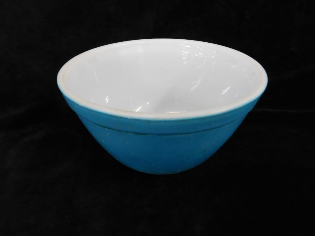 Box Lot of Vintage Glass - Corning - Pyrex - Refrigerator Dish - Extra Lid - Glass - 6