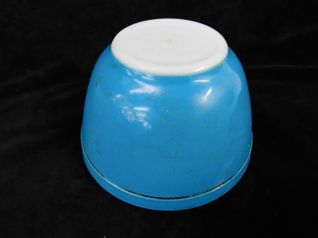 Box Lot of Vintage Glass - Corning - Pyrex - Refrigerator Dish - Extra Lid - Glass - 8