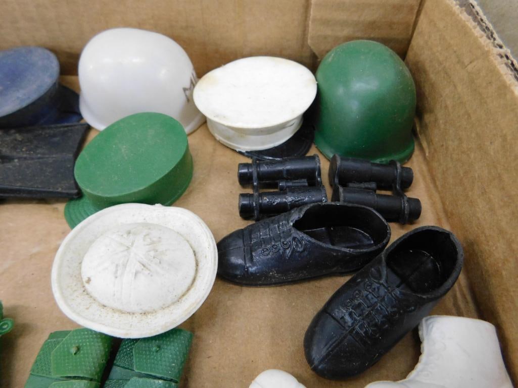 Vintage G.I Joe Jeep - Trailer - Spot Light and Accessories - 13