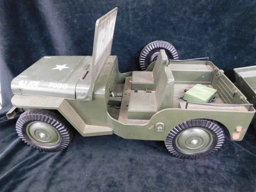 Vintage G.I Joe Jeep - Trailer - Spot Light and Accessories - 2