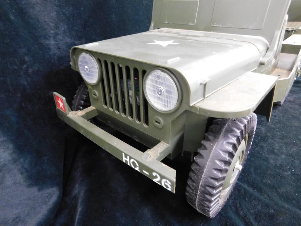 Vintage G.I Joe Jeep - Trailer - Spot Light and Accessories - 3