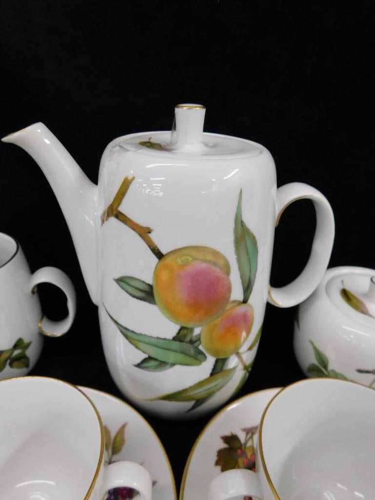 21 Piece Set of Royal Worcester - "Evesham" Pattern - 2