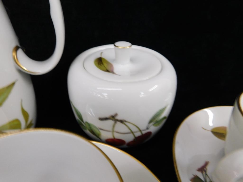 21 Piece Set of Royal Worcester - "Evesham" Pattern - 4
