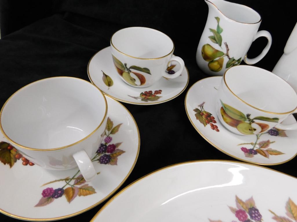 21 Piece Set of Royal Worcester - "Evesham" Pattern - 5