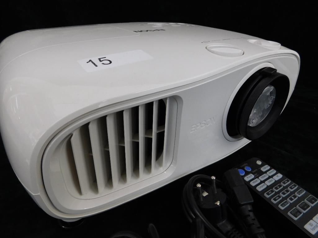 Epson Powerlite Home projector 3000 with Accessories - 4