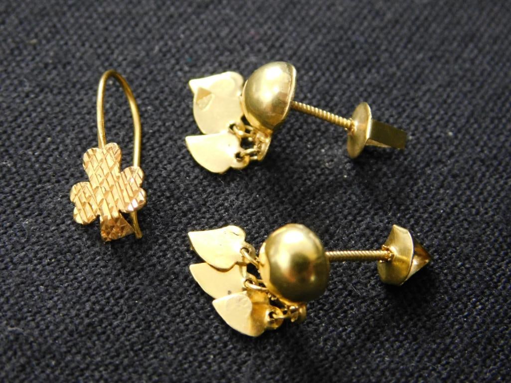 22K Yellow Gold - 1 Pair of Earrings and 1 Single - 1.02 Grams - 2