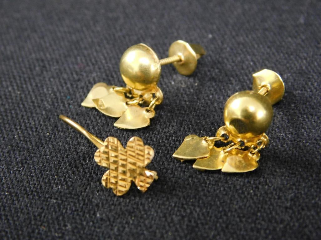 22K Yellow Gold - 1 Pair of Earrings and 1 Single - 1.02 Grams - 4