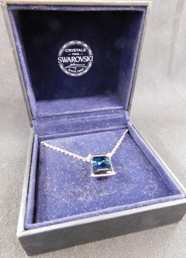 Vera Wang Swarovski Costume Necklace in Original Box: See Photos For Condition and Details 