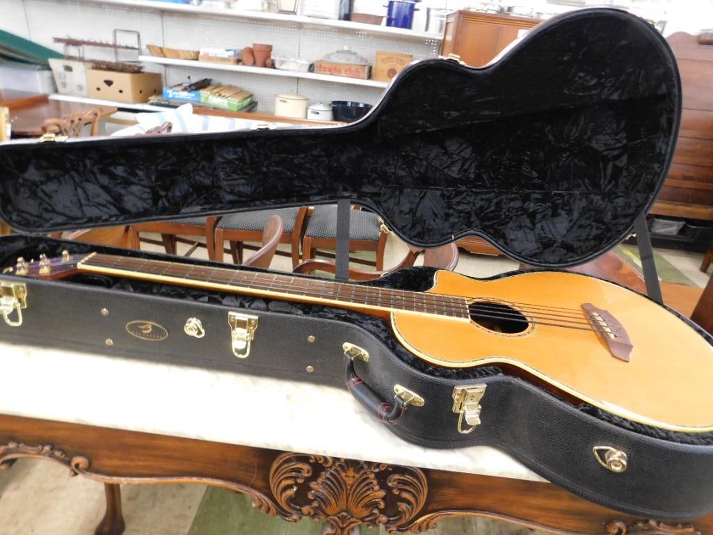 Breedlove 5 String Electric Acoustic Bass Guitar - Original Carrying Case - 19