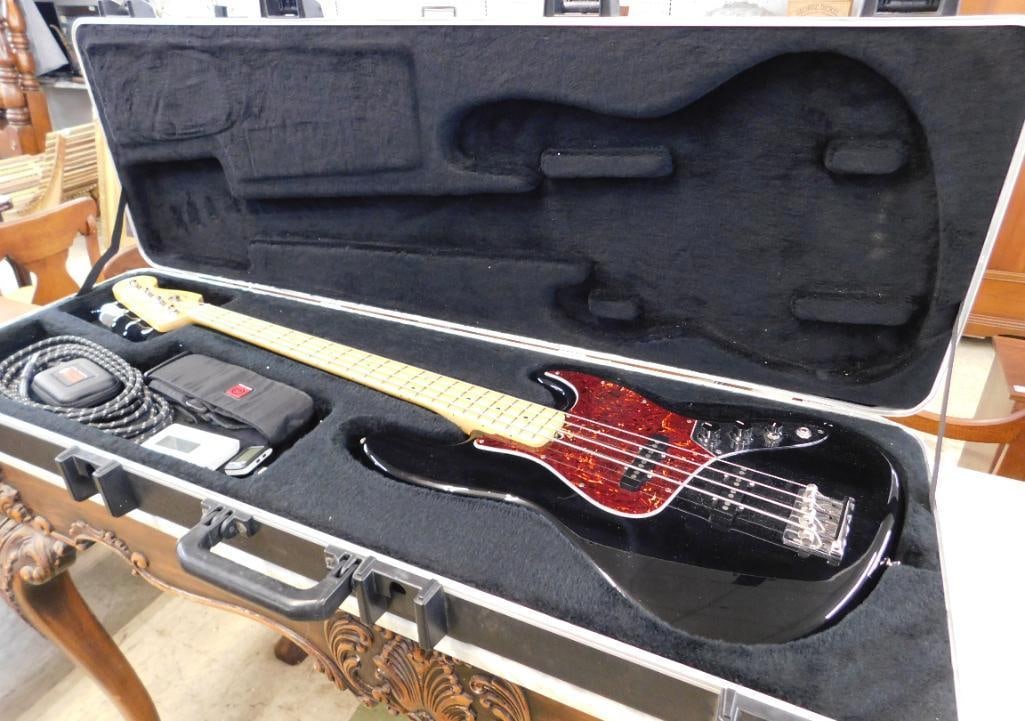 Fender Electric Jazz Base - Original Case (1 of 20)