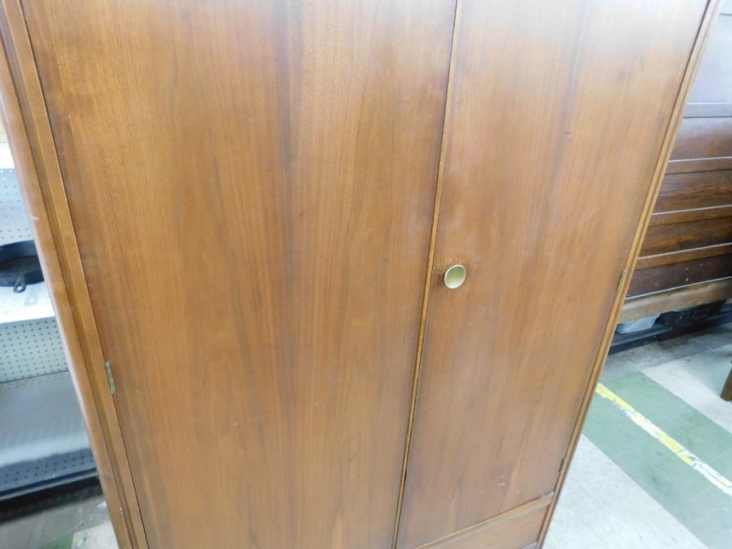 Cedar Lined Wardrobe - 66" x 40" x 21" - 4