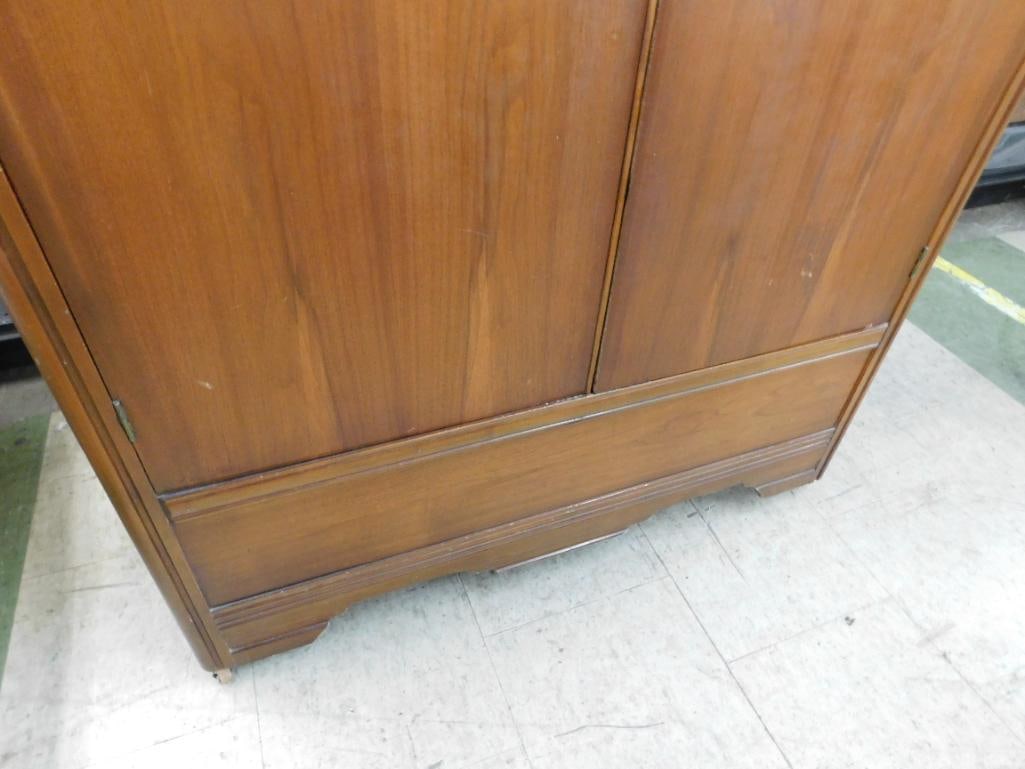 Cedar Lined Wardrobe - 66" x 40" x 21" - 5