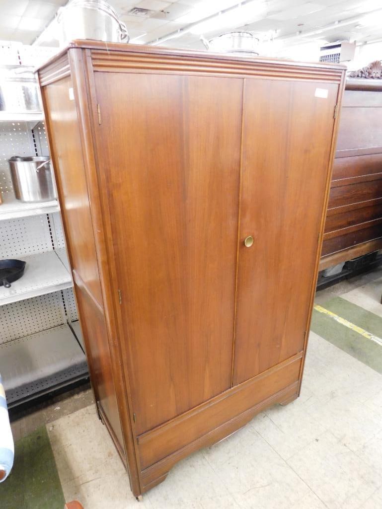 Cedar Lined Wardrobe - 66" x 40" x 21" - 8