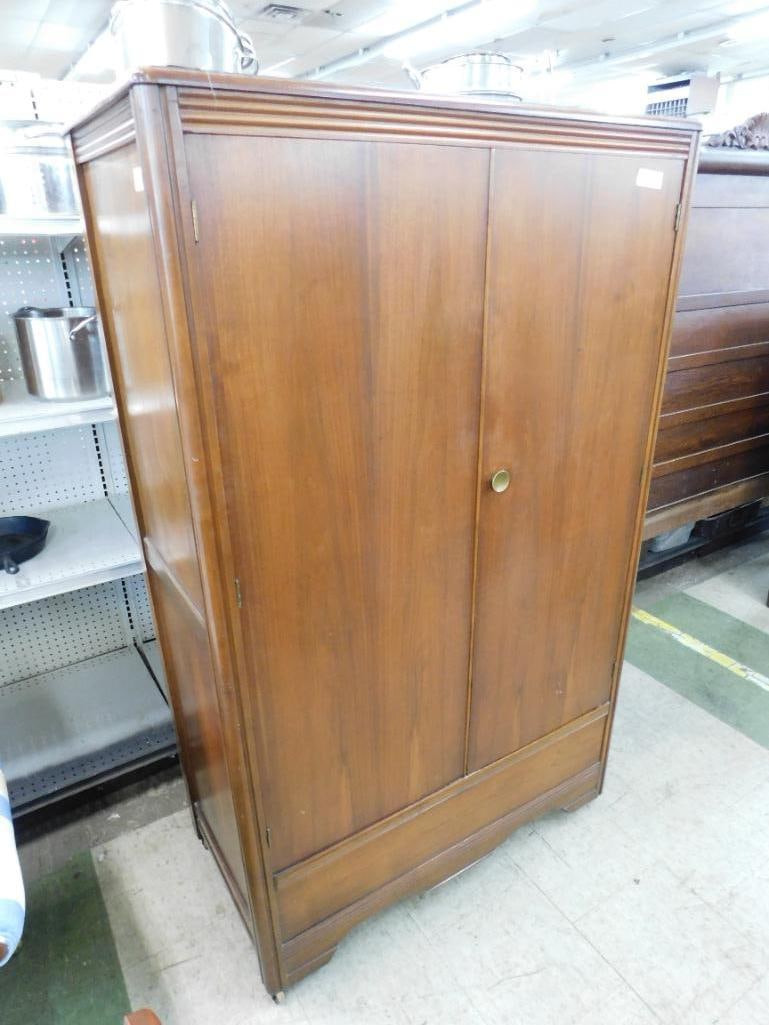 Cedar Lined Wardrobe - 66" x 40" x 21" - 9