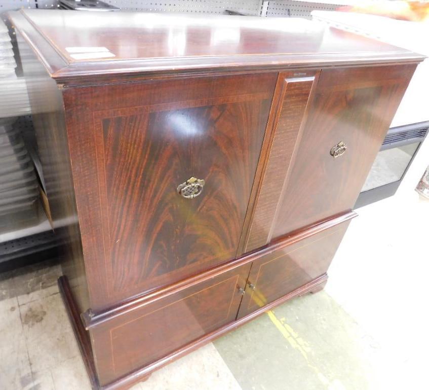 RCA Victor - TV Stereo Radio Console - 42" x 41" x 20" (1 of 14)