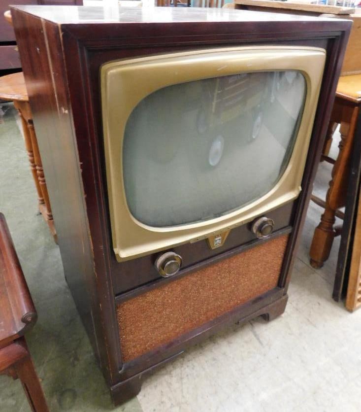 Motorola Console TV - 39" x 26"x 23" (1 of 7)