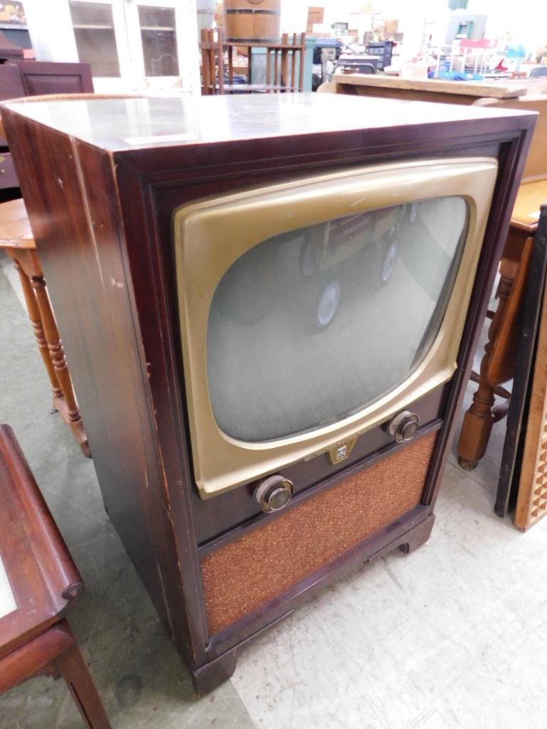 Motorola Console TV - 39" x 26"x 23" - 7