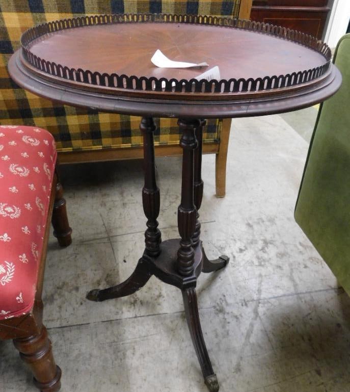 Duncan Phfye Round Table - 25" x 18": See Photos For Condition and Details 