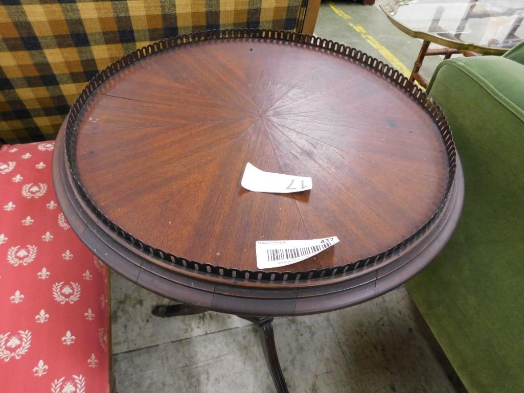 Duncan Phfye Round Table - 25" x 18" - 2