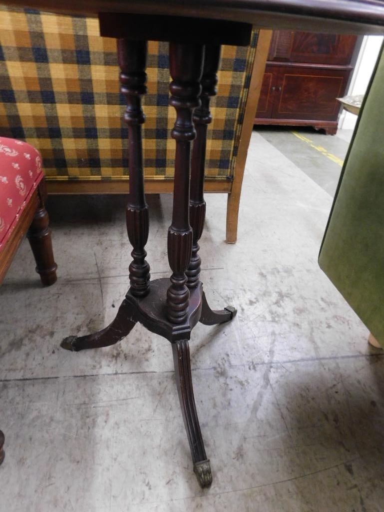 Duncan Phfye Round Table - 25" x 18" - 4