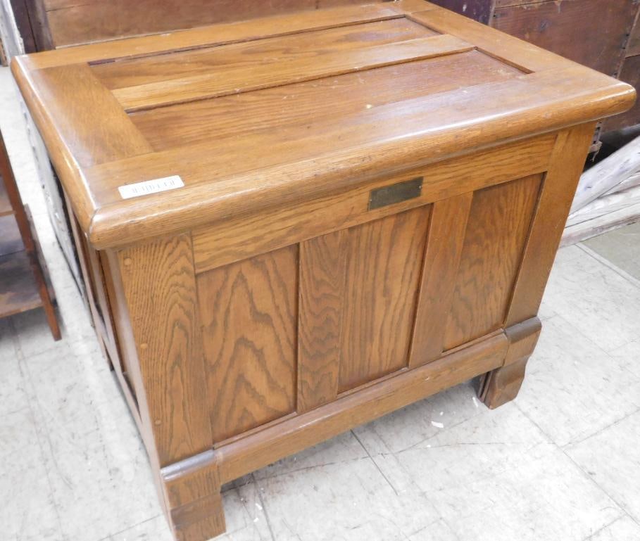 J. S. McCracken and Co. - Halls Quaker City - Top Loading Chest Ice Box - 27.5" x 33" x 23" (1 of 16)
